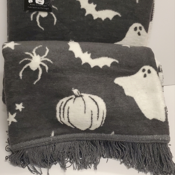 Docofil Halloween Reversible Ghost Throw Blanket NWT Gray & White Pumpkin Witch - Picture 4 of 4